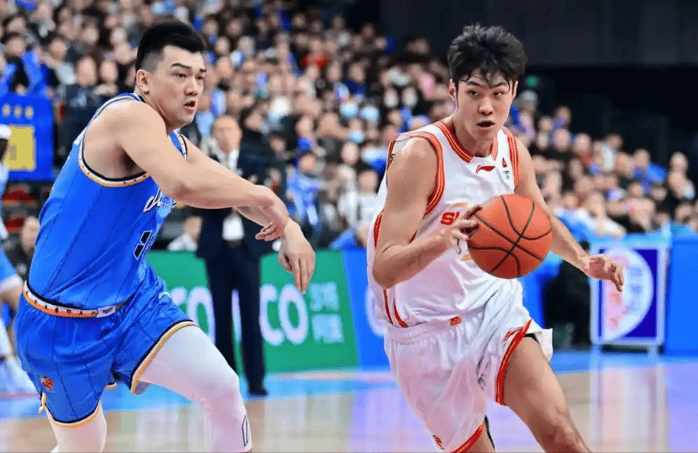 乐鱼平台-CBA最强广东队打疯了！掀翻北京上海，双杀辽篮浙江，给宏远打样
